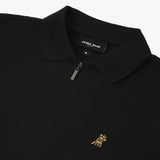 Polo Viajero Negra Logo Dorado