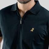 Polo Viajero Negra Logo Dorado