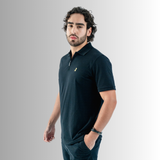 Polo Viajero Negra Logo Dorado